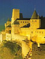 Carcassonne - 09 - Porte d'Aude et Chateau comtal, vue de nuit